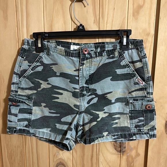 CHAZZ Camouflage Shorts - Picture 1 of 4